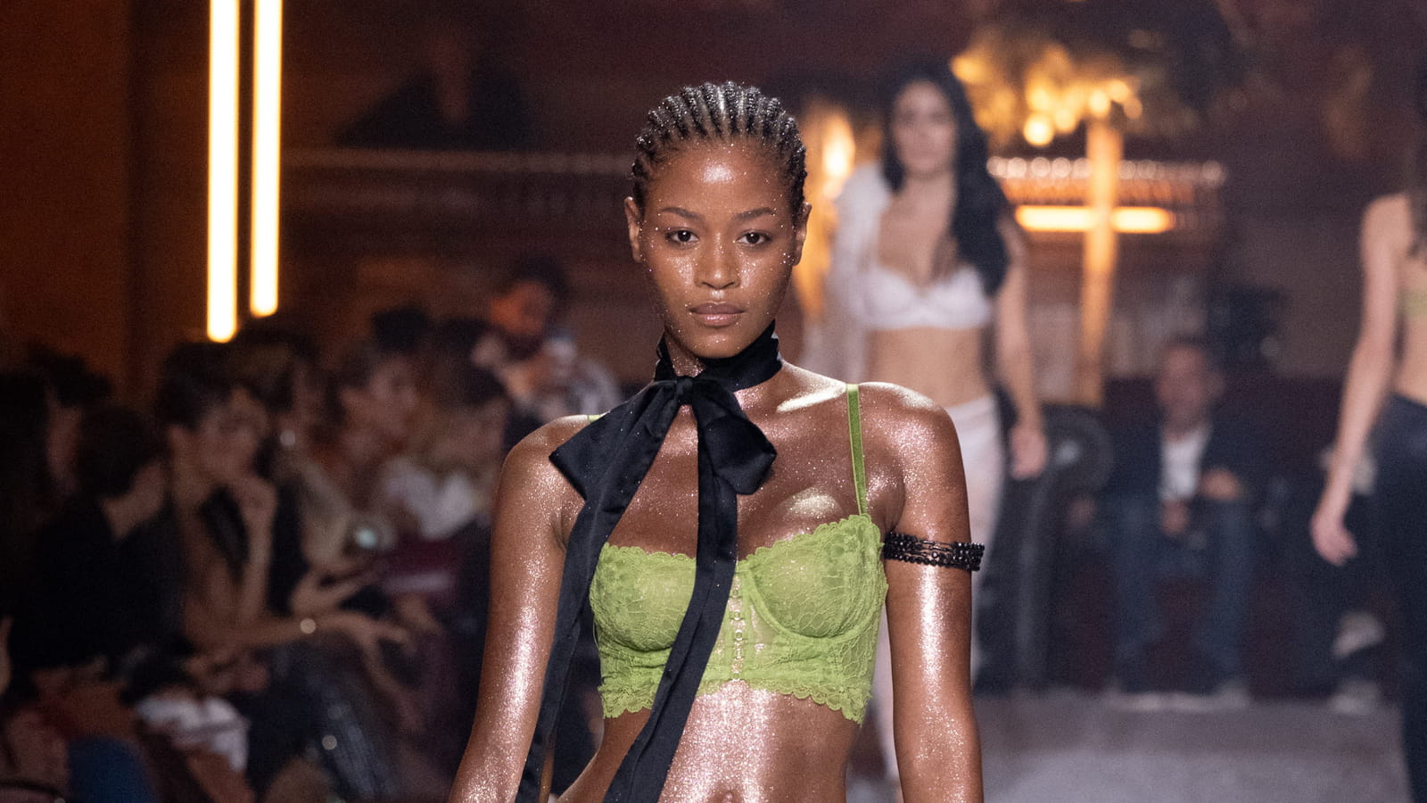 Look 32