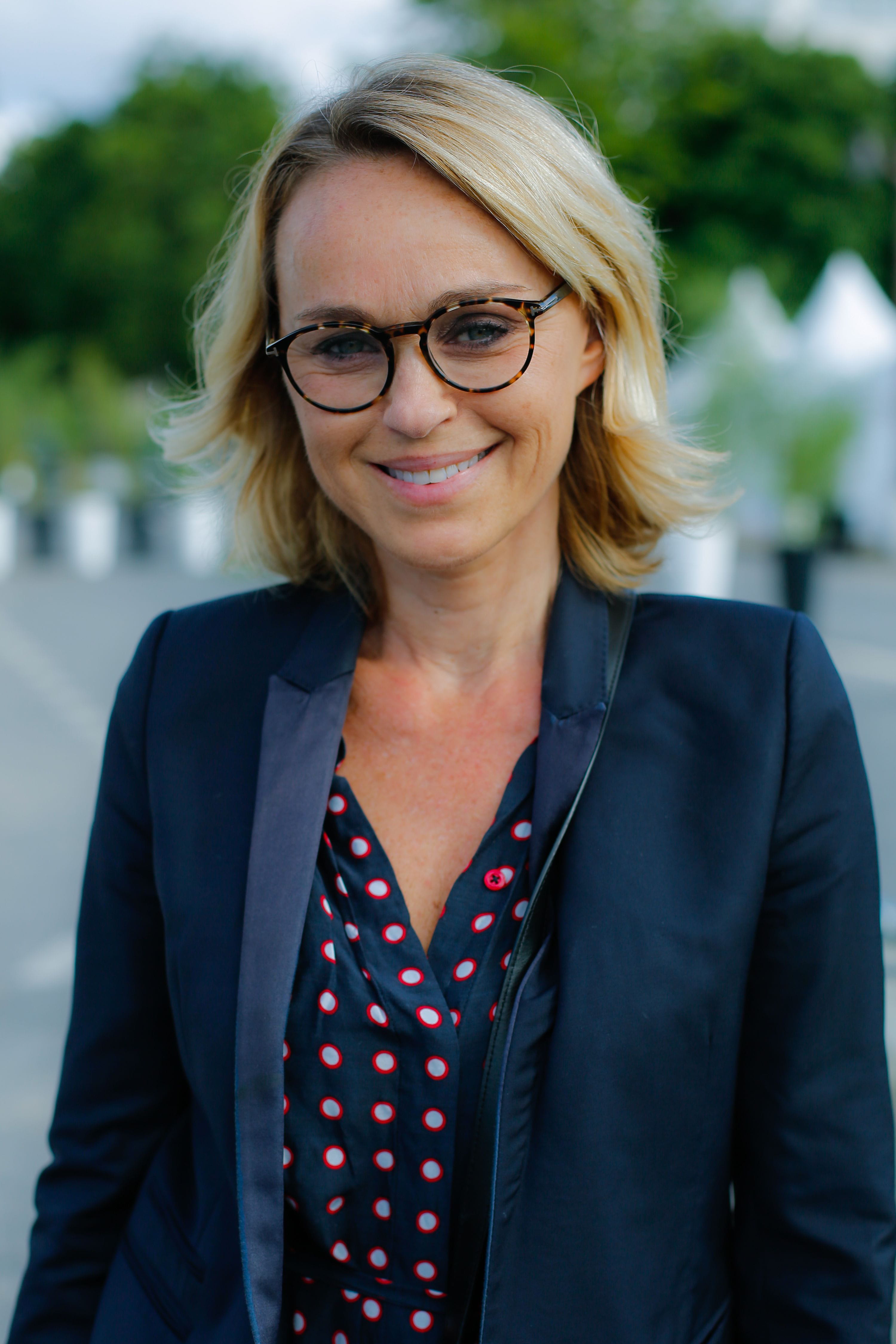 C cile De M nibus Ce R le Sp cial Qu elle Occupe Aupr s De La Police C cile De M nibus Ce R le Sp cial Qu elle Occupe Aupr s De La Police