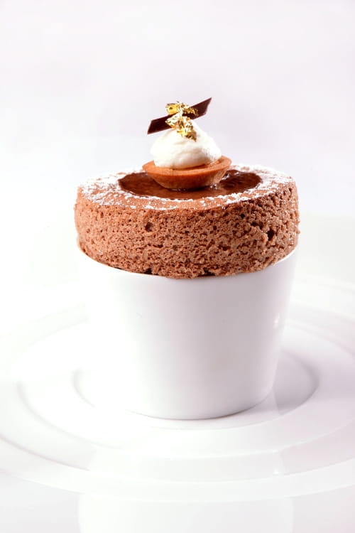 Soufflé chaud au chocolat Guanaja, crème de Bresse à la vanille Bourbon