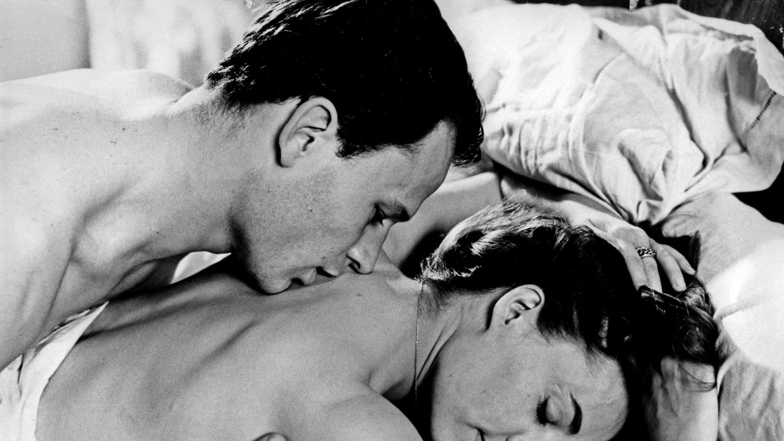 Scène sensuelle avec Jean-Marc Bory dans "Les Amants"