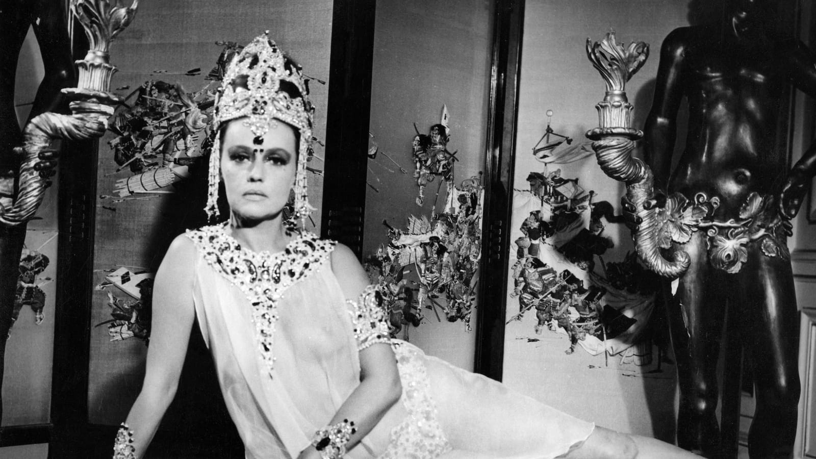 Sublime espionne dans "Mata Hari Agent H21"
