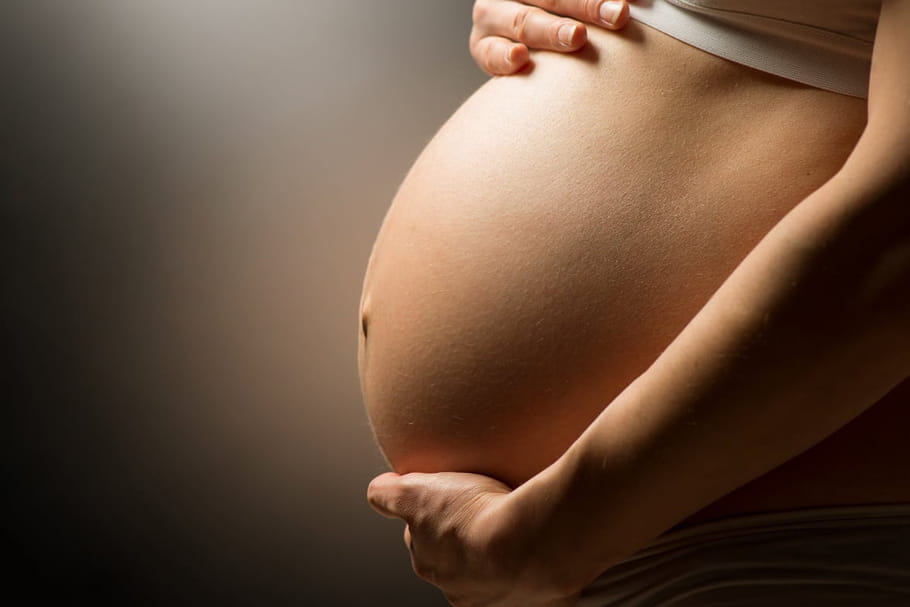 Pourquoi les femmes font-elles moins d'enfants ?