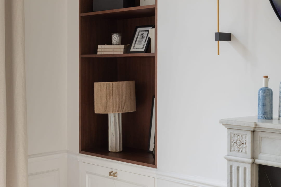 Après : une chambre dotée d'une élégante petite niche