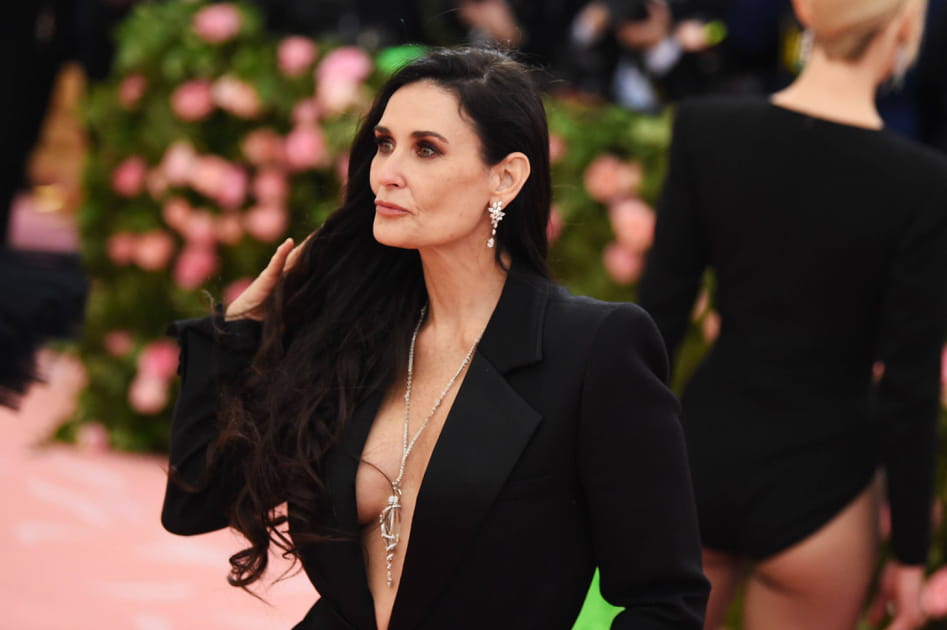 Le one side hair de Demi Moore