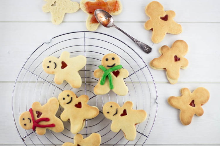 Petits sablés de Noël amoureux à la confiture Petits sablés de Noël amoureux à la confiture
