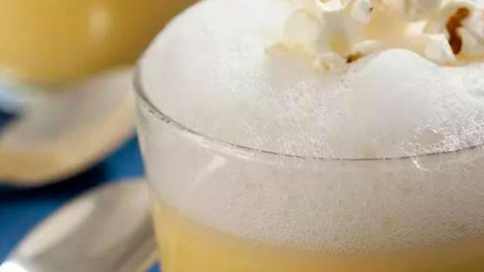 Velouté de maïs, pop-corn et mousse de Sel Fin La Baleine