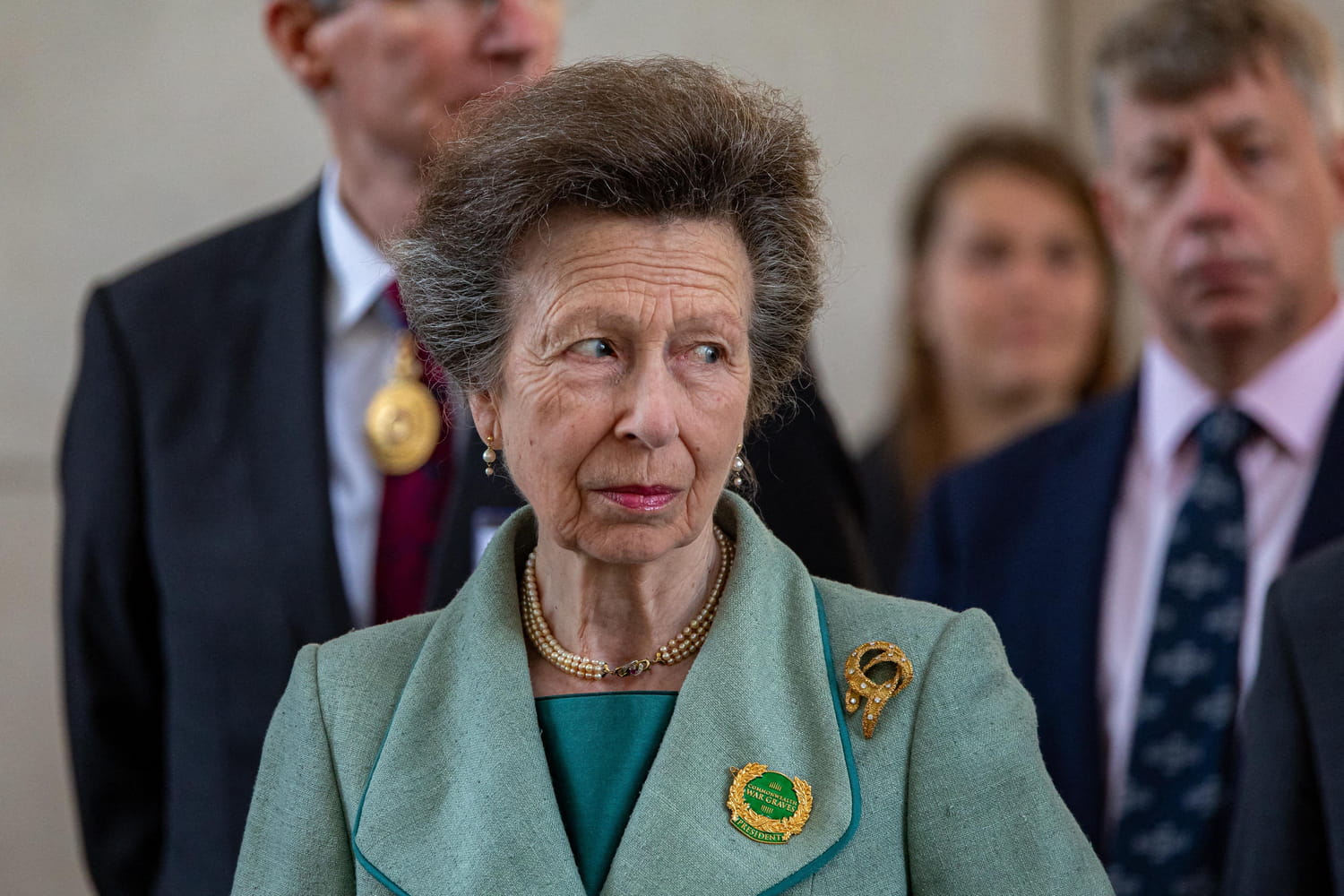For her Garden-Party, Princess Anne stands out with this accessory impossible to miss
