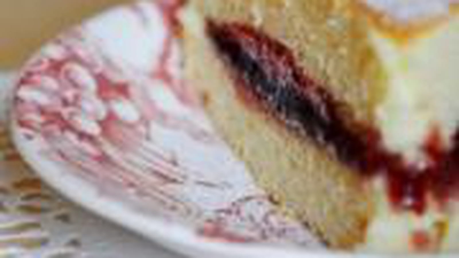 Gâteau garni de framboise