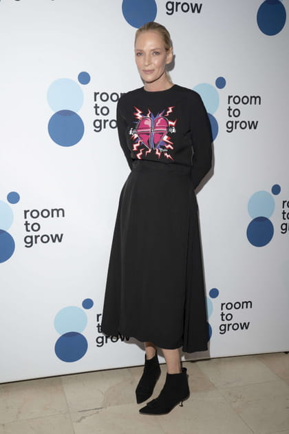 Uma Thurman en sweat-shirt et jupe longue