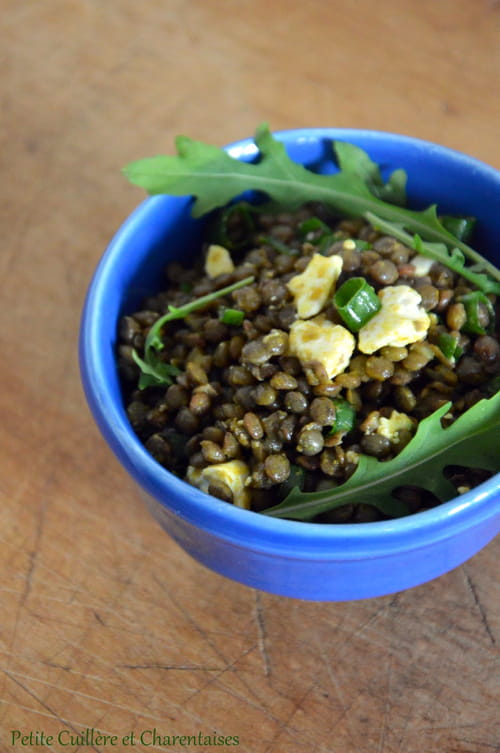 Salade de lentilles à la feta, vinaigrette au curcuma