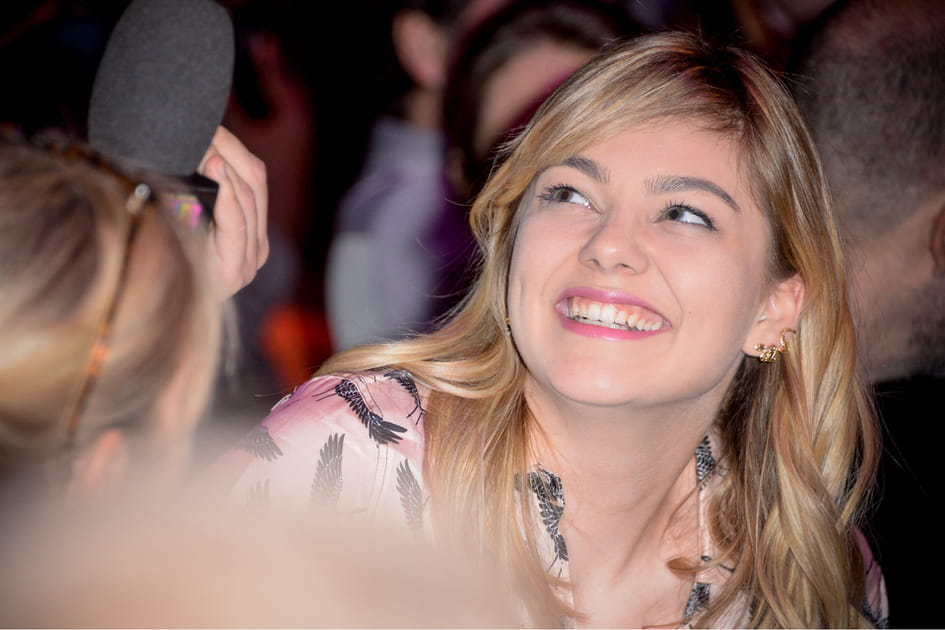 La m&egrave;che sur le c&ocirc;t&eacute; de Louane