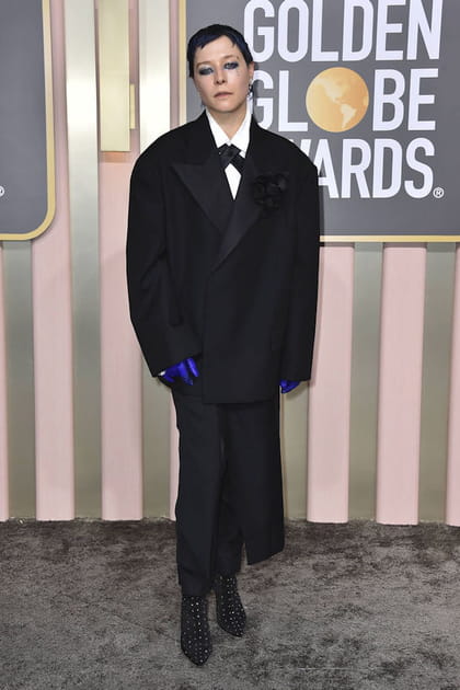 Emma D'Arcy en ensemble Acne Studios