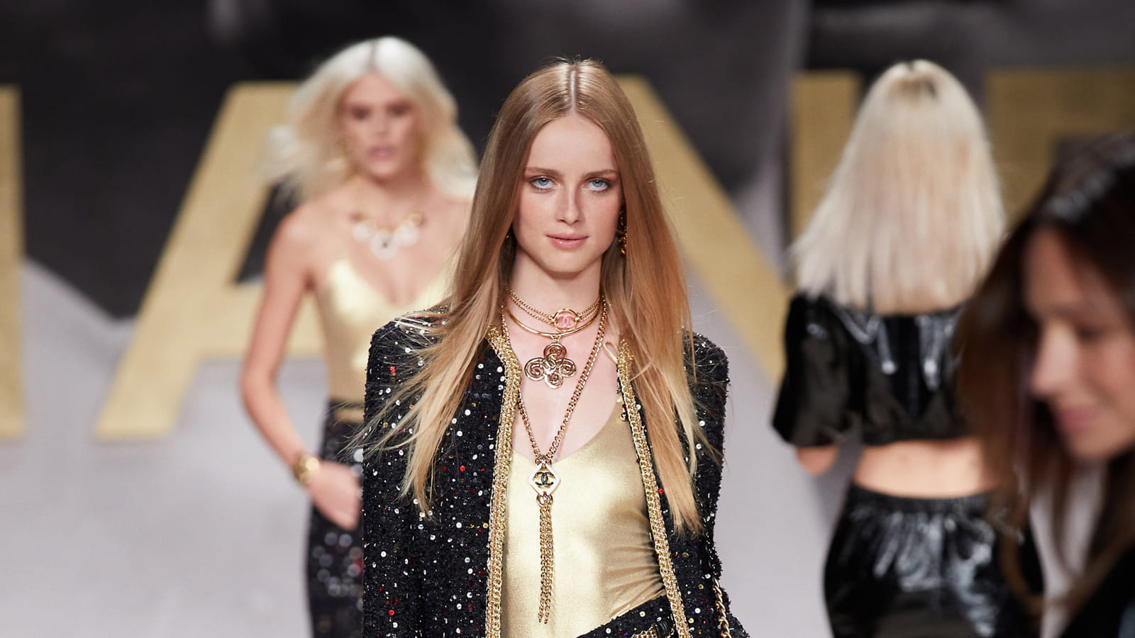 Look 15
