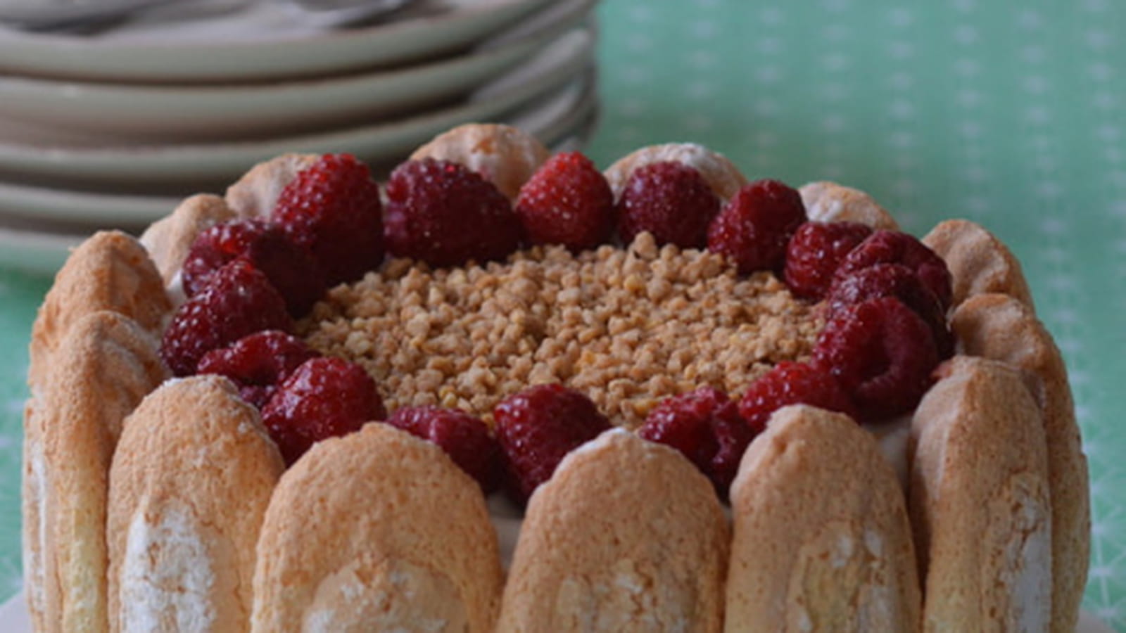 Charlotte au nougat et aux framboises
