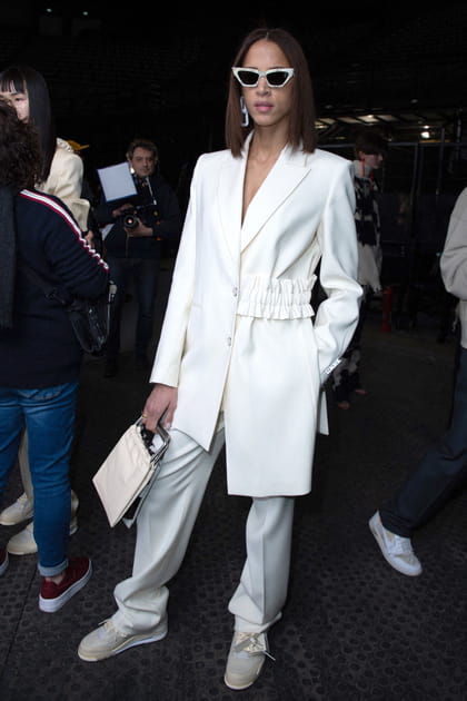 Noémie Lenoir au défilé Off-White automne-hiver 2020-2021