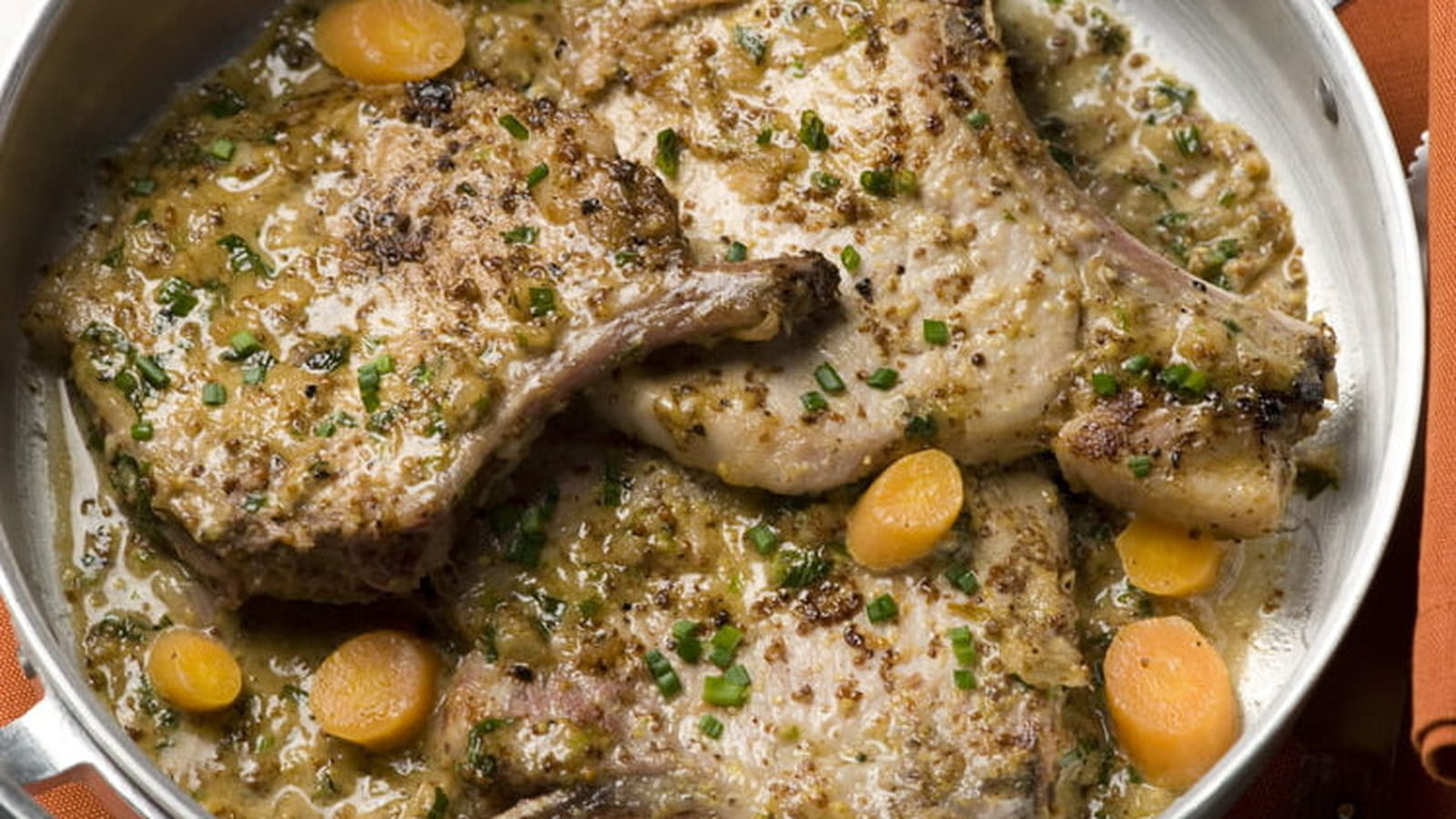 Côtes de porc à la moutarde et à l’estragon