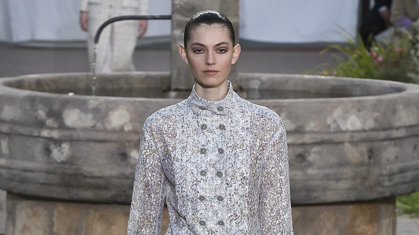 Look 25