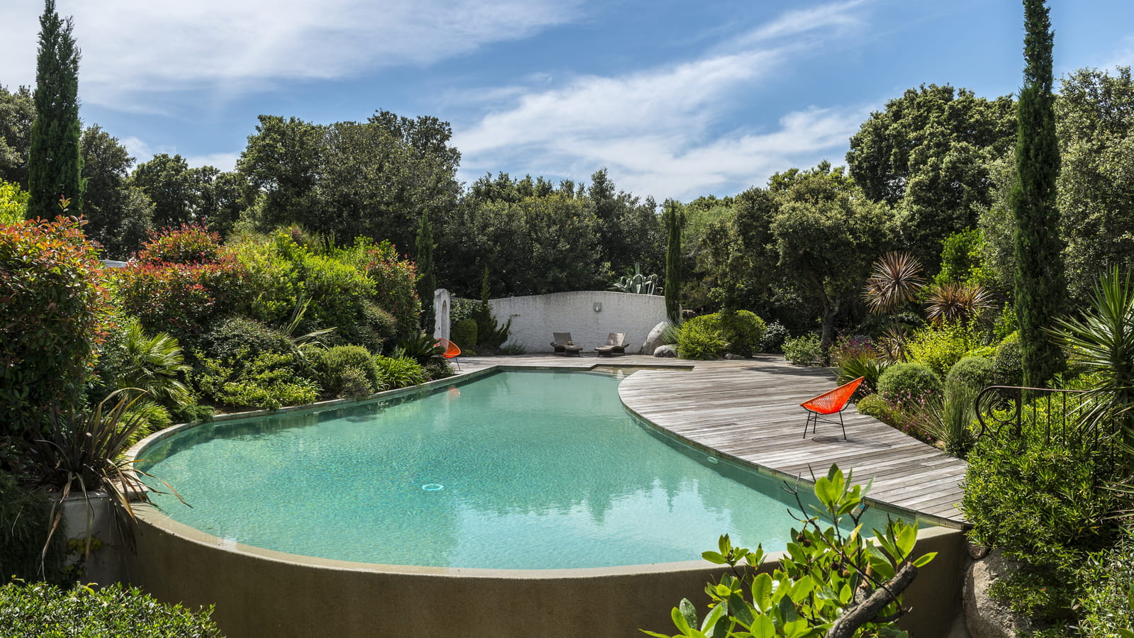 Piscine dans la nature