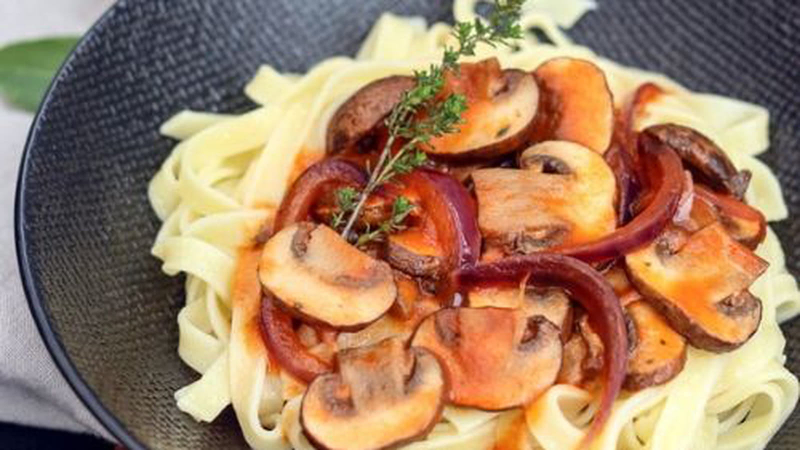 Tagliatelles aux champignons LOU façon Stroganoff