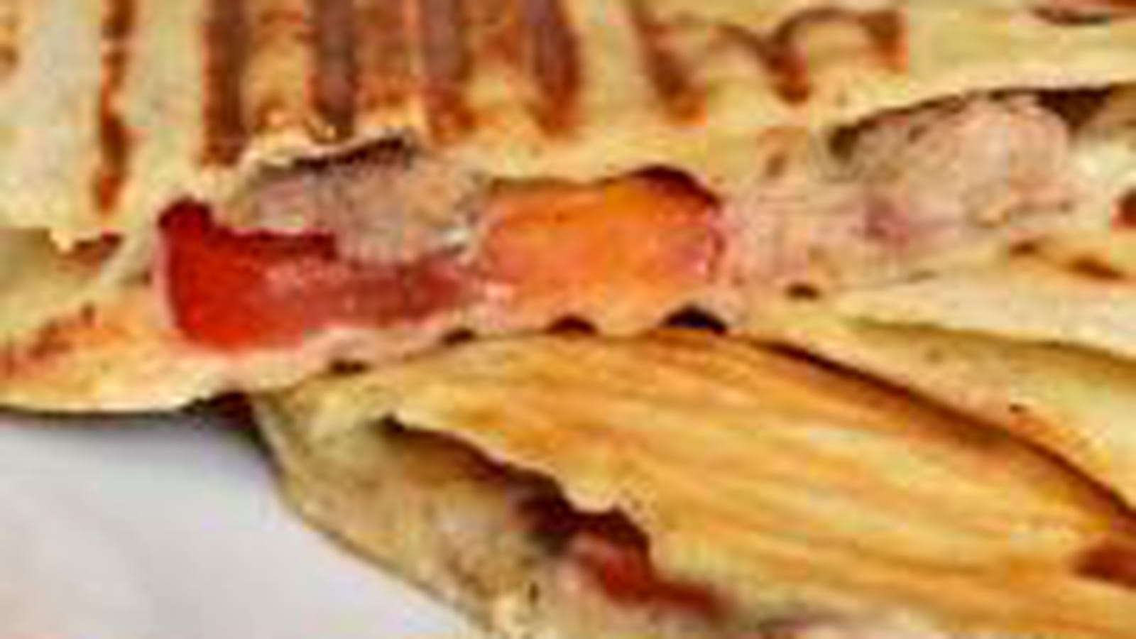Quesadillas aux sardines, tomates et mozzarella
