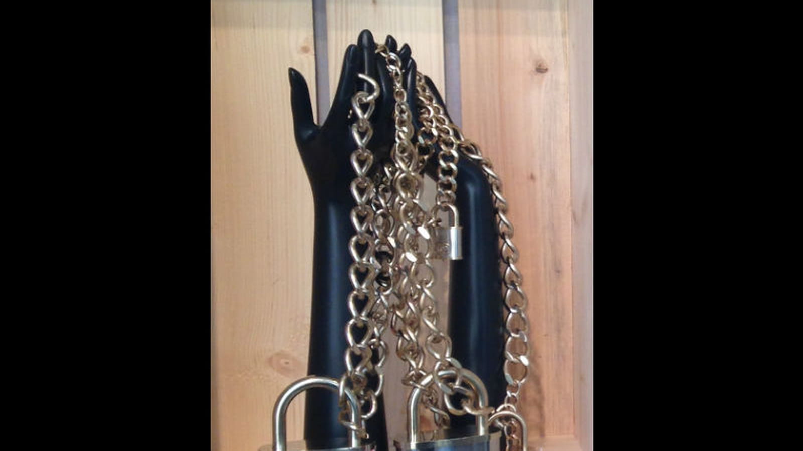 Des chaînes et des cadenas