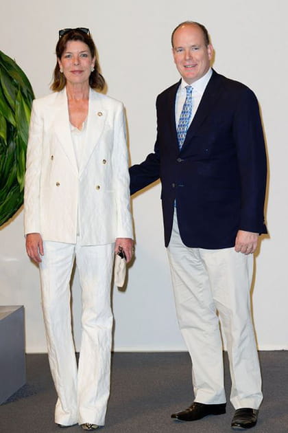 Caroline de Monaco en costume blanc