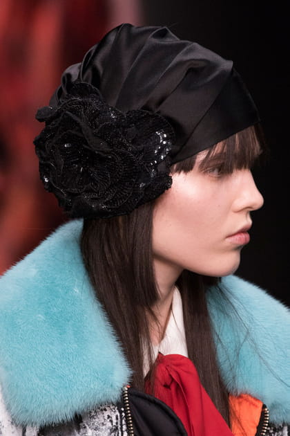 La coiffe ann&eacute;es folles du d&eacute;fil&eacute; Gucci