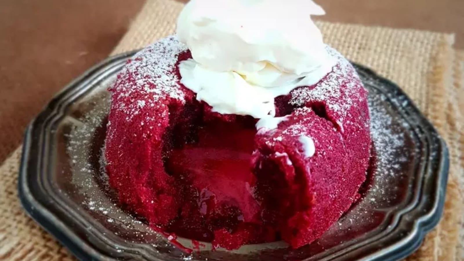 Red velvet lava cake