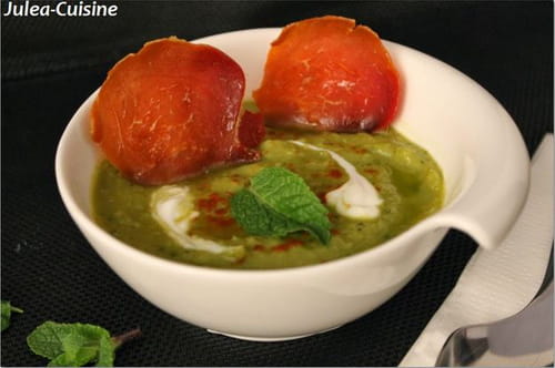 Velouté petit pois, menthe et jambon séché