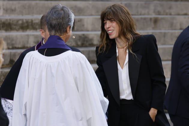 Lou Doillon, souriante dans le deuil&nbsp;: obs&egrave;ques de Jane Birkin