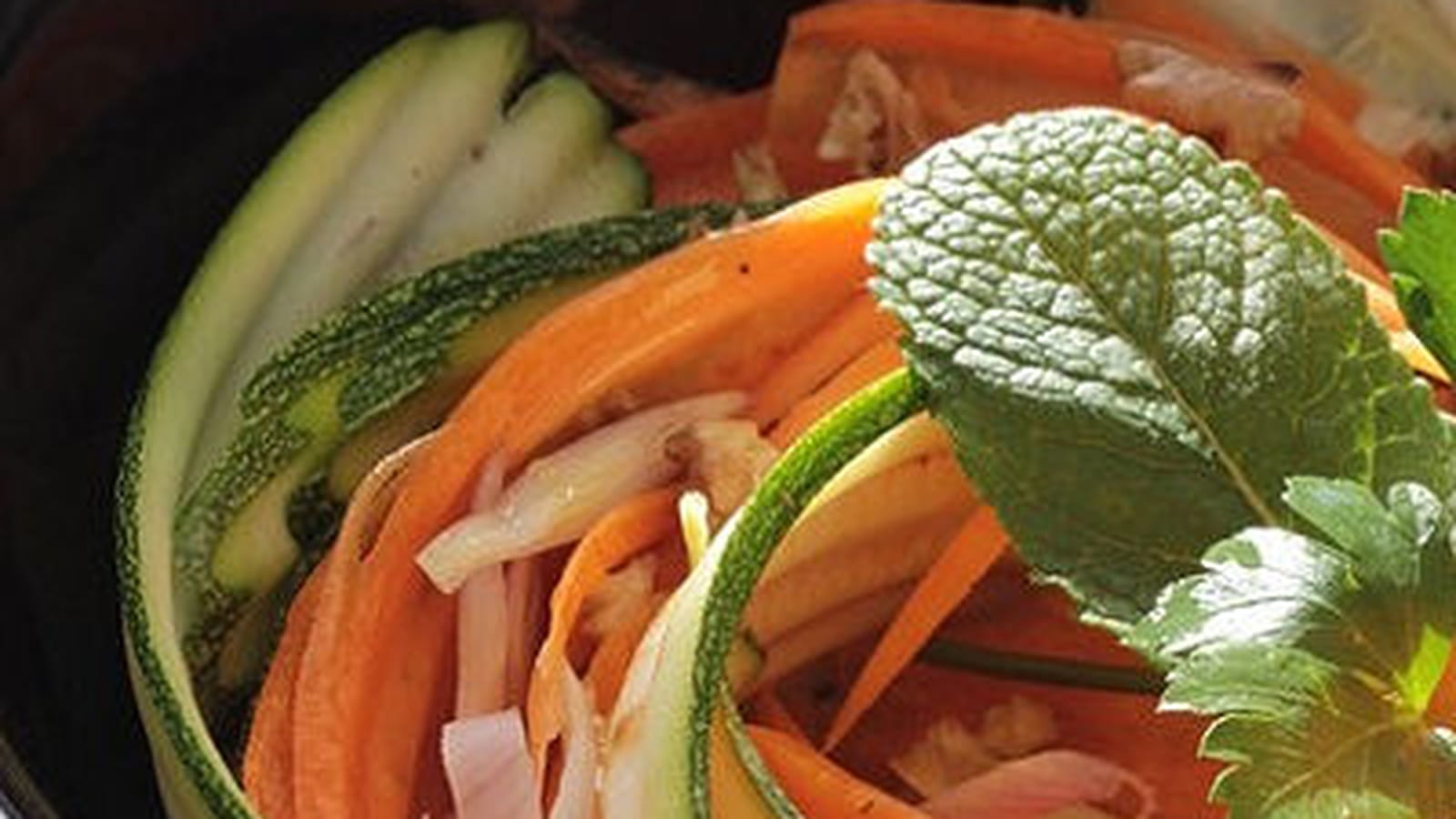 Salade de courgette, carotte et noix