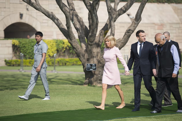 Emmanuel et Brigitte Macron gambadent au m&eacute;morial du Mahatma Gandhi