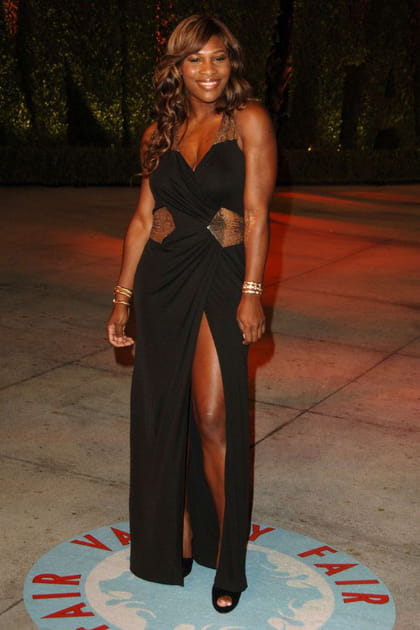 Serena Williams en robe noire fendue