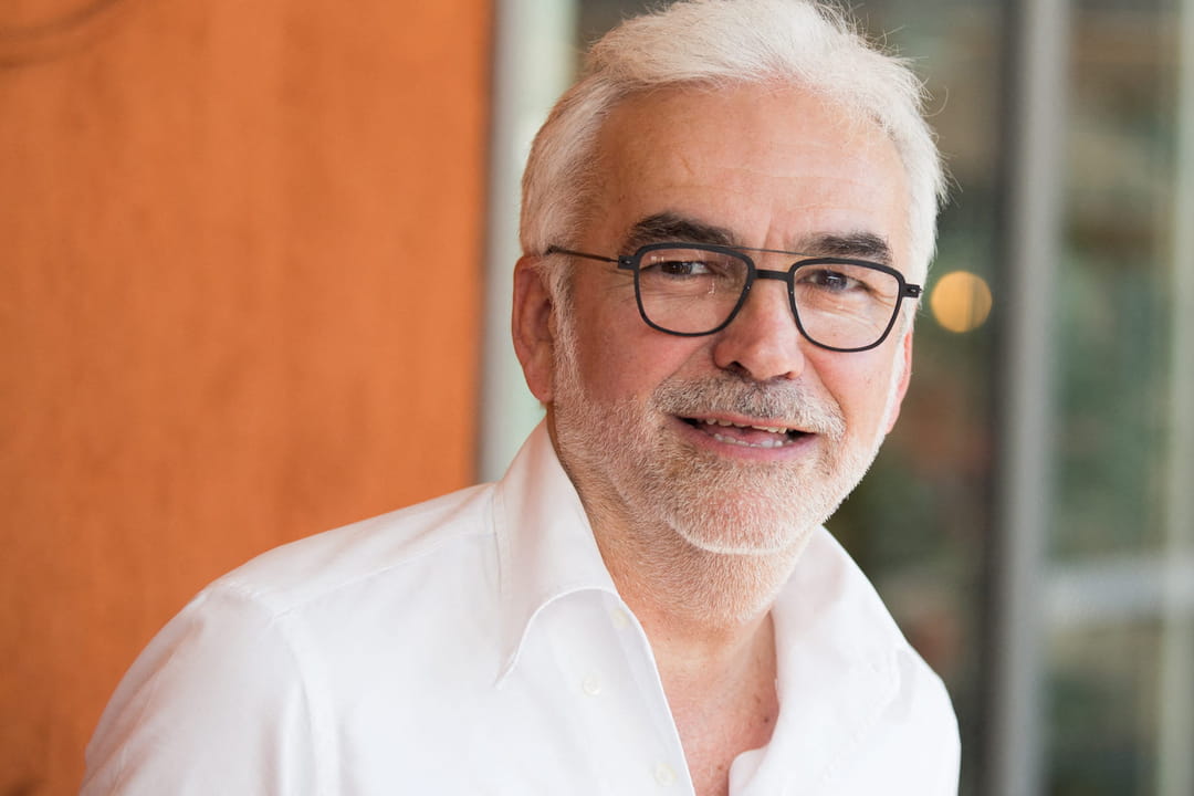 Pascal Praud, ému aux obsèques de Gérard Leclerc : "Ce qu'ont dit ses  enfants était bouleversant"