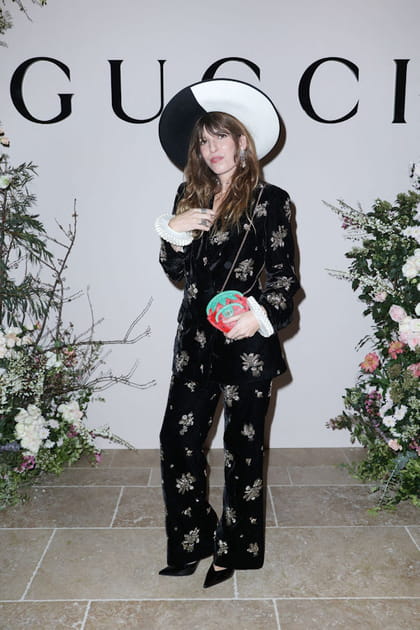 Lou Doillon en costume noir Gucci