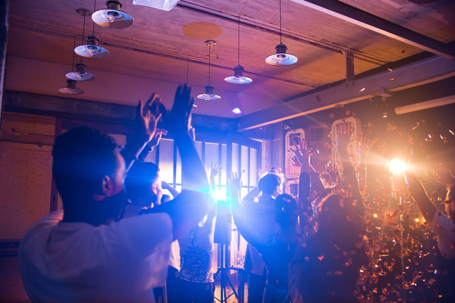 Fêtes et soirées déconfinées : folle explosion du tapage nocturne