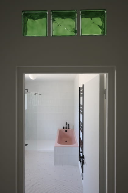 Apr&egrave;s&nbsp;: une salle de bains mieux am&eacute;nag&eacute;e et &eacute;pur&eacute;e
