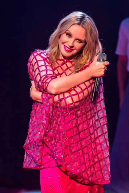 Kylie Minogue ose en rose, en novembre 2021