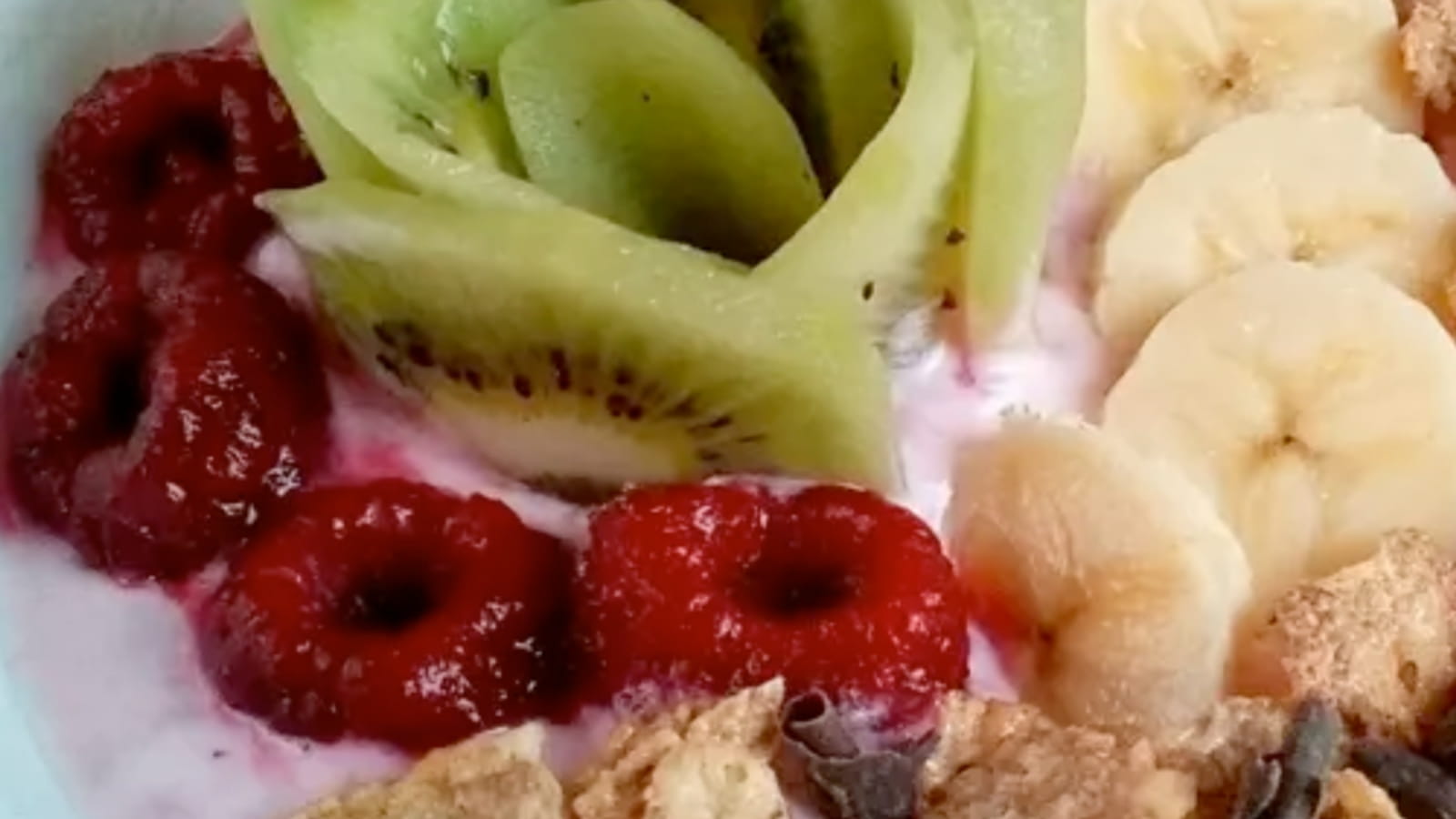 Petit-déjeuner vitaminé fruité healthy et frais