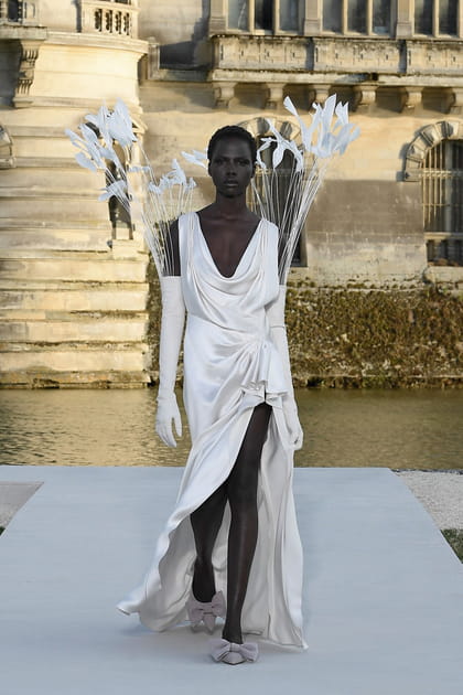 Look 24&nbsp;du d&eacute;fil&eacute; Valentino haute couture automne-hiver 2023-2024