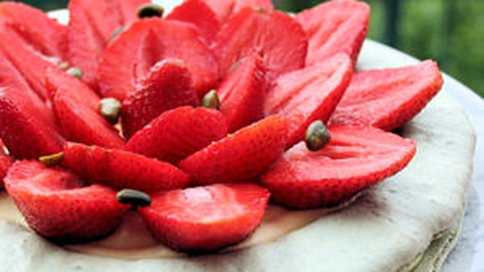 Macaron géant aux fraises