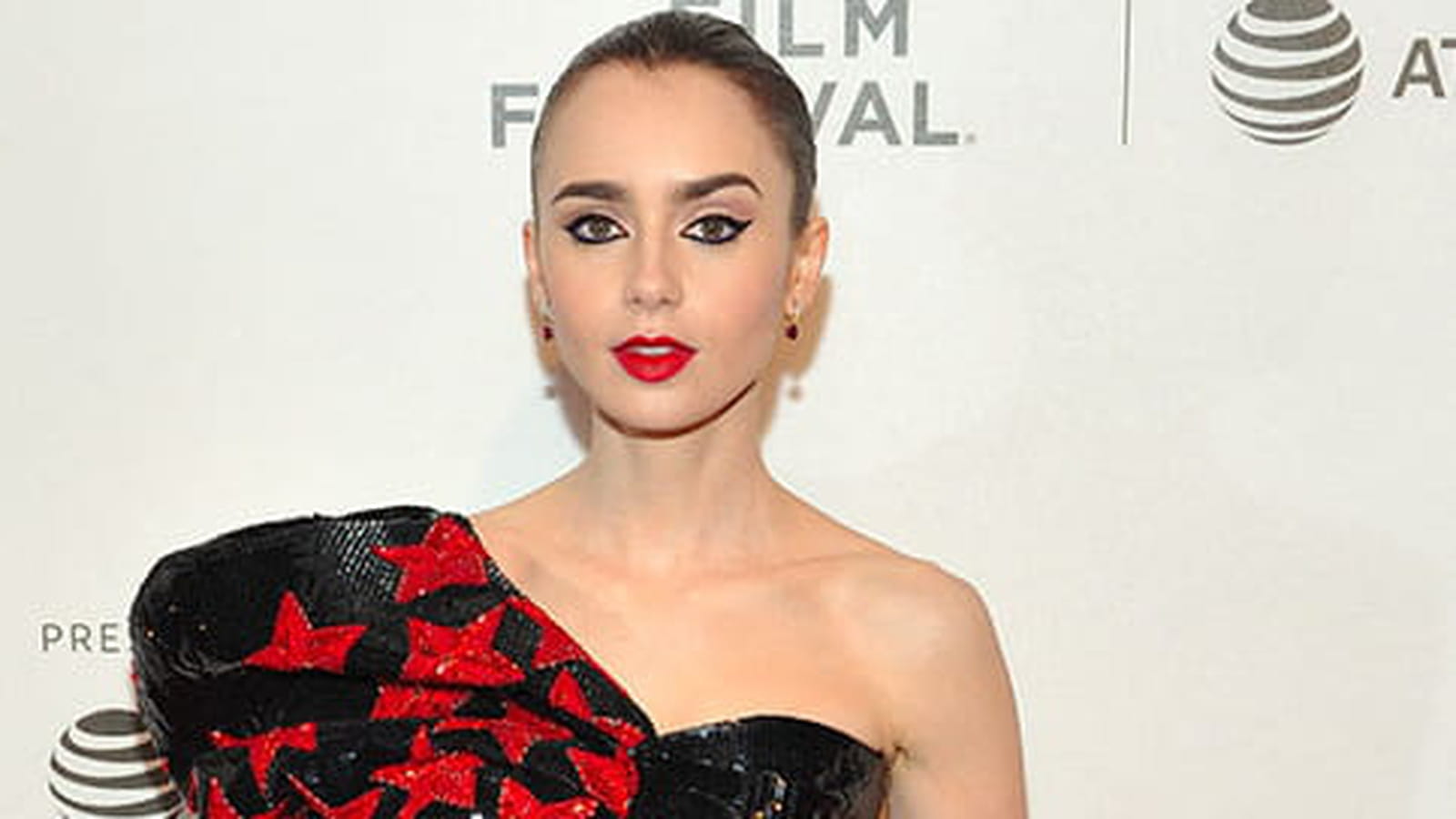 Lily Collins le 2 mai 2019