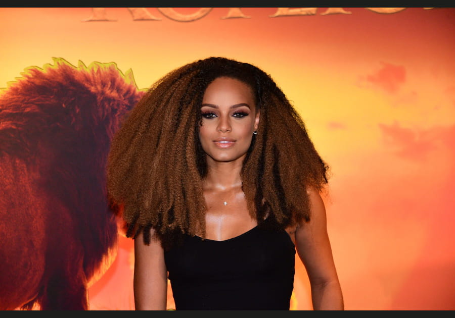 Les cheveux fris&eacute;s d'Alicia Aylies