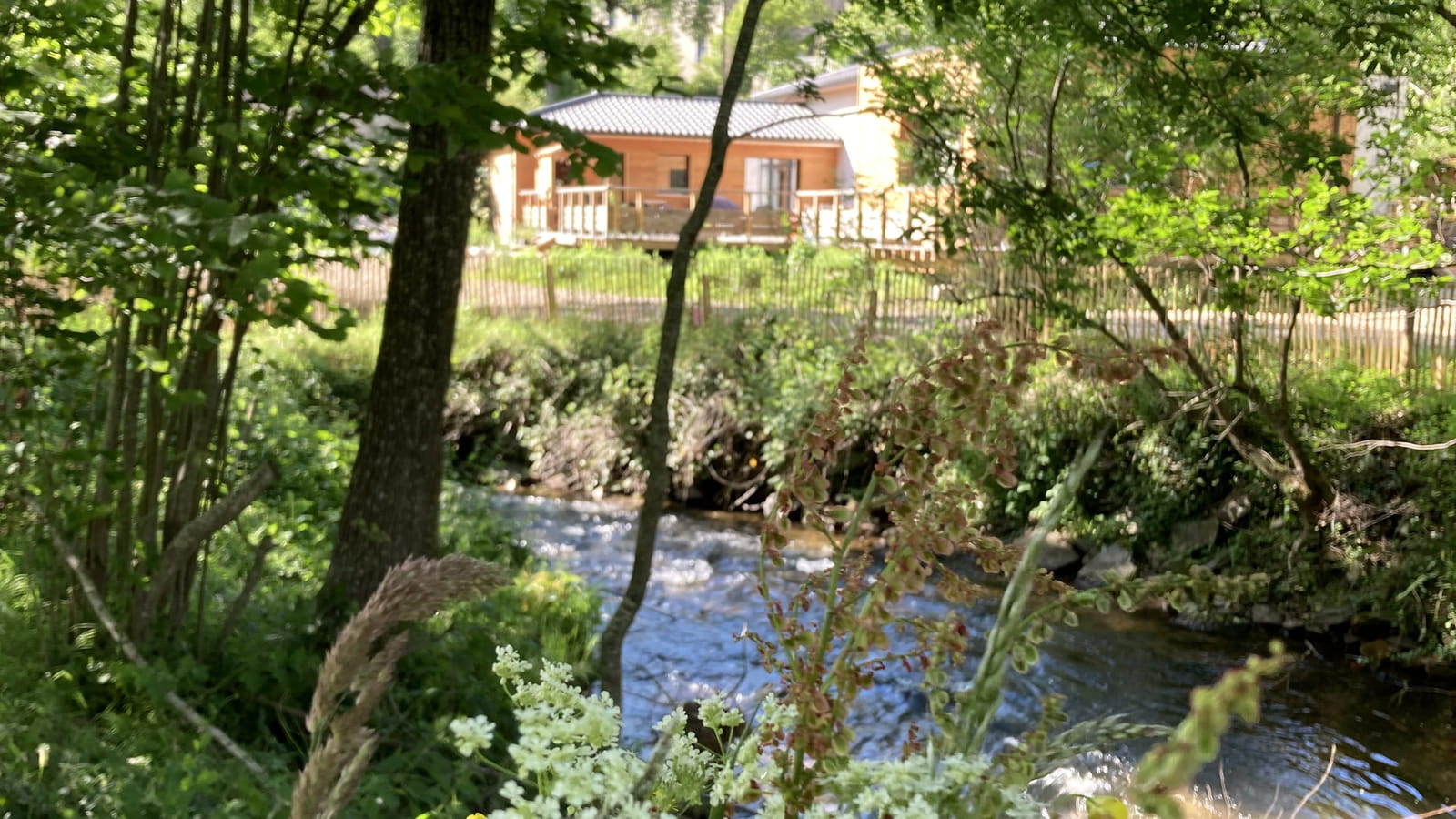 Près de la rivière