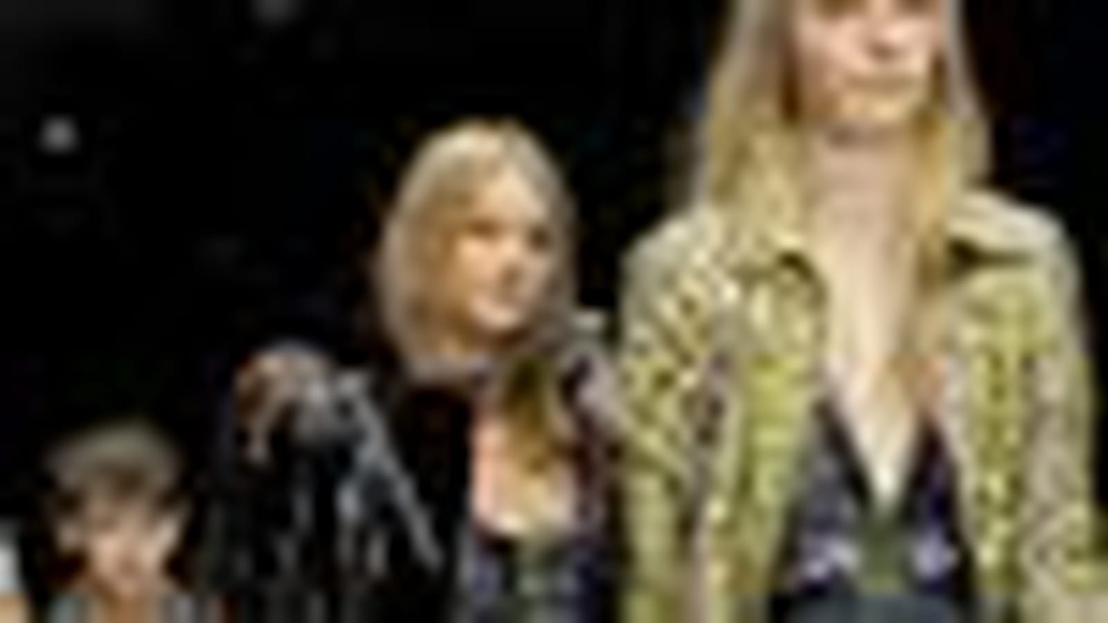 Burberry retransmet son défilé femme londonien en direct de Piccadilly Circus