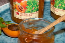 Confiture d'abricots à la coriandre et au miel d'acacia : Etape 1