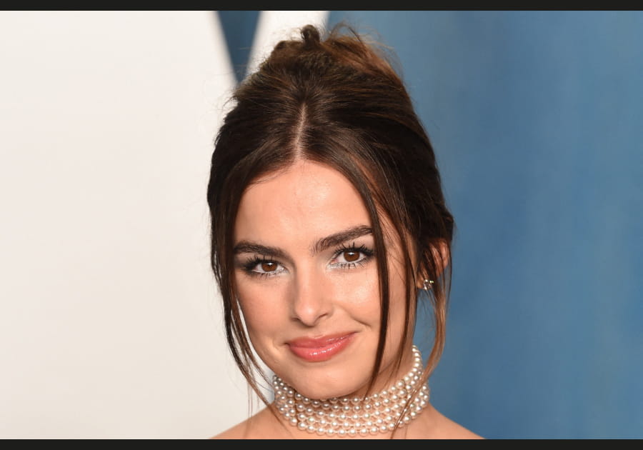 Le chignon coiff&eacute;-d&eacute;coiff&eacute; d'Addison Rae