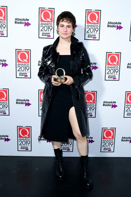 FLOP : Christine & The Queens en total look rock