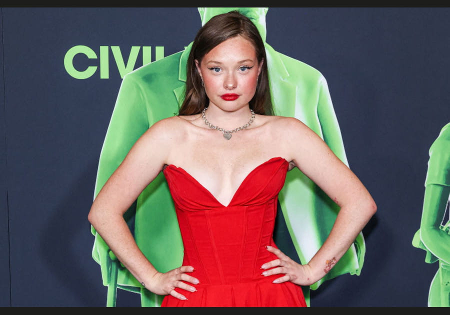 Flop&nbsp;: l'overdose de blush de Zoe Colletti