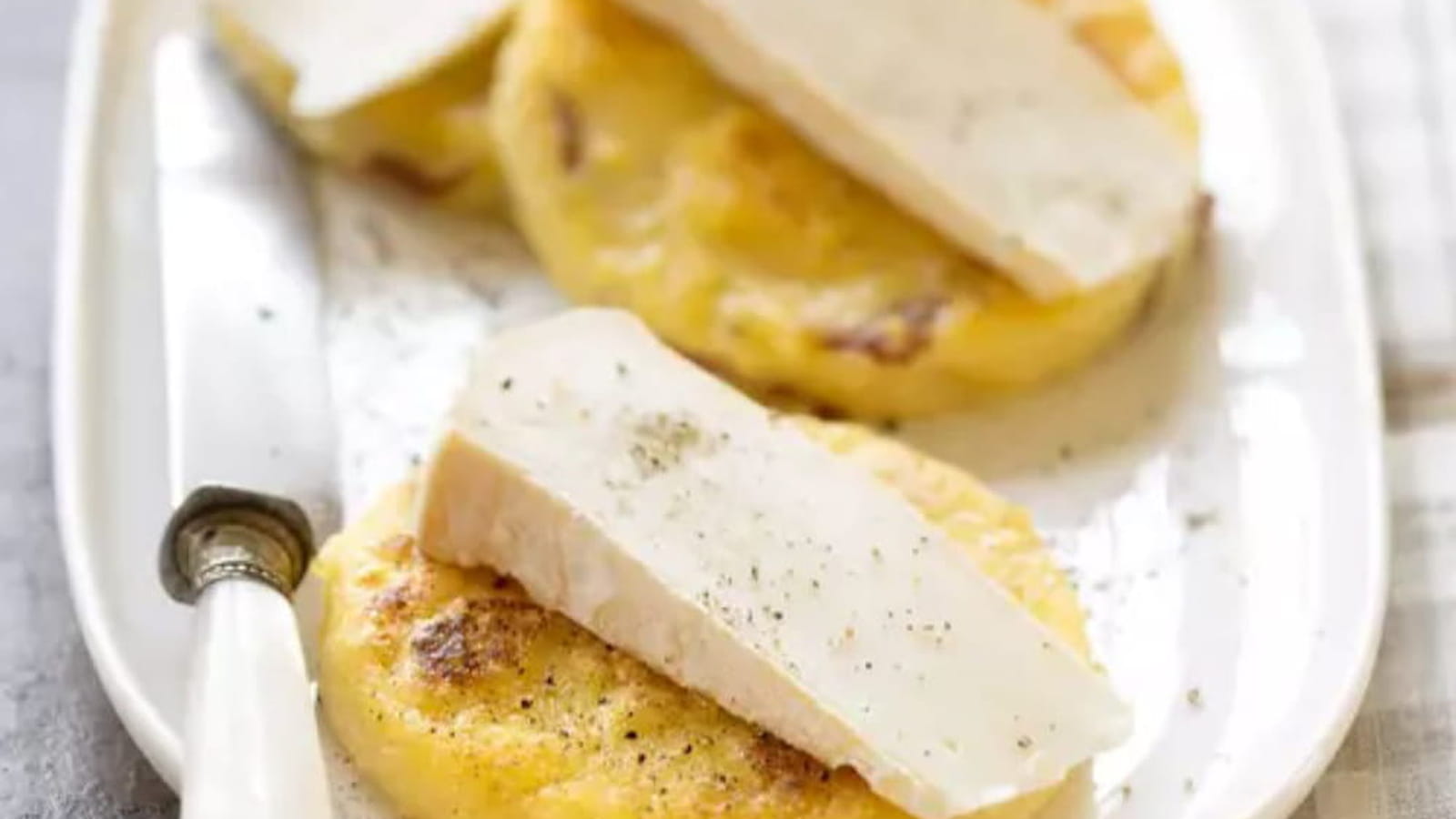 Galette de polenta au reblochon et jambon de Bayonne
